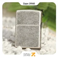 هارلی دیویدسون در سال 1903 در میلواکی تأسیس شد و به طور رسمی در سال 1907 با والتر دیویدسون ثبت شد.هارلی دیویدسون موتورسیکلت‌های خود را در کارخانه‌هایی در یورک، پنسیلوانیا، میلواکی تولید می‌کند. این شرکت محصولات خود را در سرتاسر جهان به بازار عرضه می‌کند، و همچنین مجوز و کالاهای خود را تحت نام تجاری هارلی دیویدسون، از جمله پوشاک، دکور و زیور آلات، لوازم جانبی، و بازی‌های ویدیویی به بازار عرضه می‌کند.