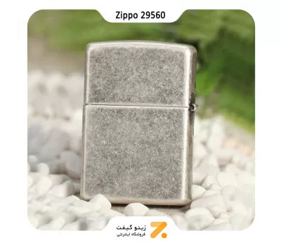 هارلی دیویدسون در سال 1903 در میلواکی تأسیس شد و به طور رسمی در سال 1907 با والتر دیویدسون ثبت شد.هارلی دیویدسون موتورسیکلت‌های خود را در کارخانه‌هایی در یورک، پنسیلوانیا، میلواکی تولید می‌کند. این شرکت محصولات خود را در سرتاسر جهان به بازار عرضه می‌کند، و همچنین مجوز و کالاهای خود را تحت نام تجاری هارلی دیویدسون، از جمله پوشاک، دکور و زیور آلات، لوازم جانبی، و بازی‌های ویدیویی به بازار عرضه می‌کند.